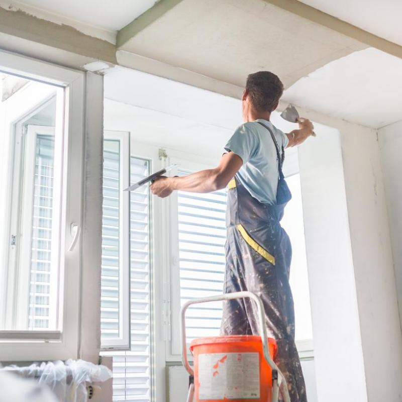 Peindre un plafond exige un fini adapt&eacute;, mat, satin&eacute; ou brillant.